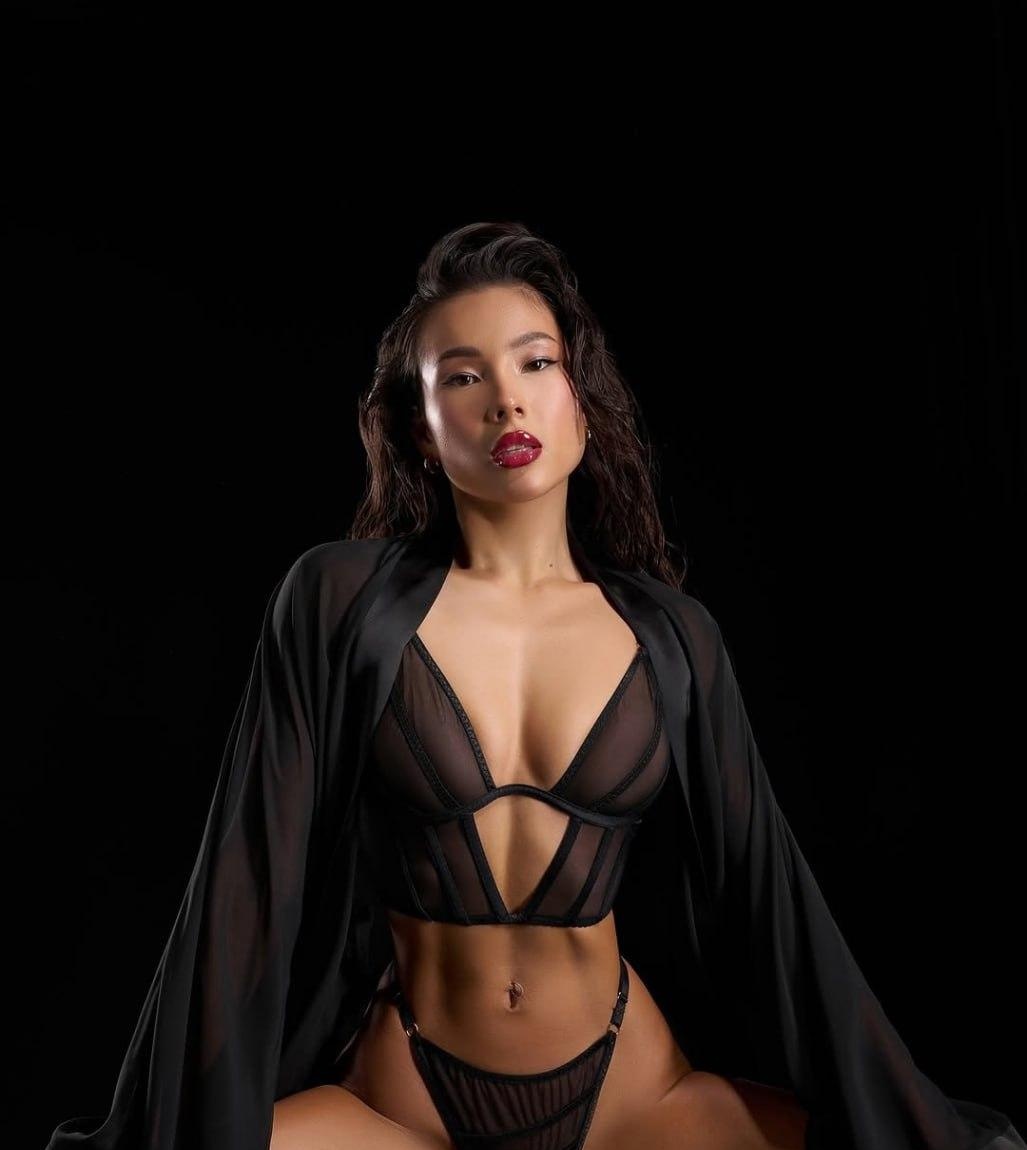 АСЯ привлекательная девушка из Можги цена от 6000 руб