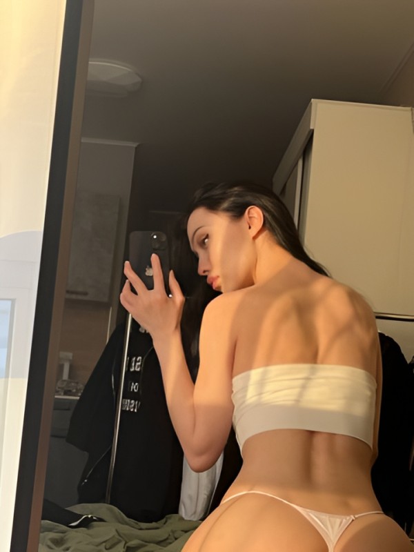 Лизочка привлекательная девушка из Можги цена от 2500 руб