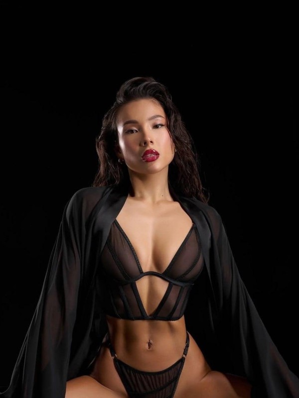 АСЯ привлекательная девушка из Можги цена от 6000 руб